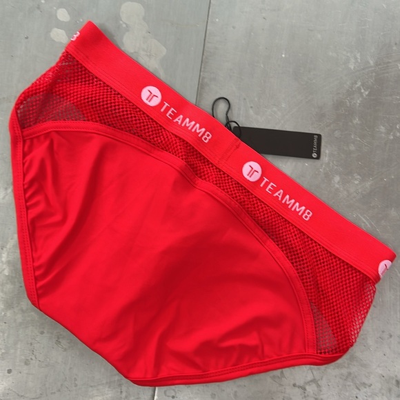 NWT Teamm8 men’s M red Score mesh panel brief - Picture 3 of 4